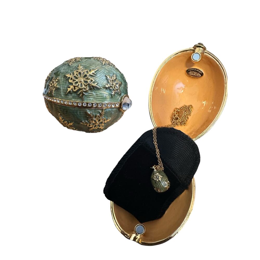 Joan Rivers Vintage Imperial Treasures Egg Snowflake Trinket Box Necklace Set